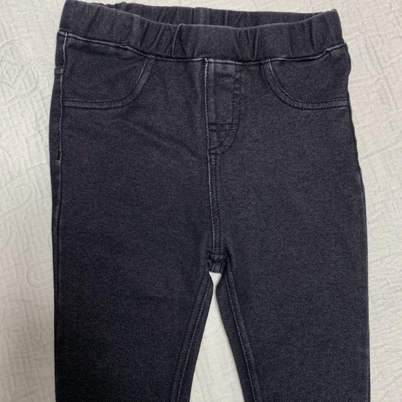 2T (6/$20) Denim-Look Black Leggings by H&M - Picture 3 of 8